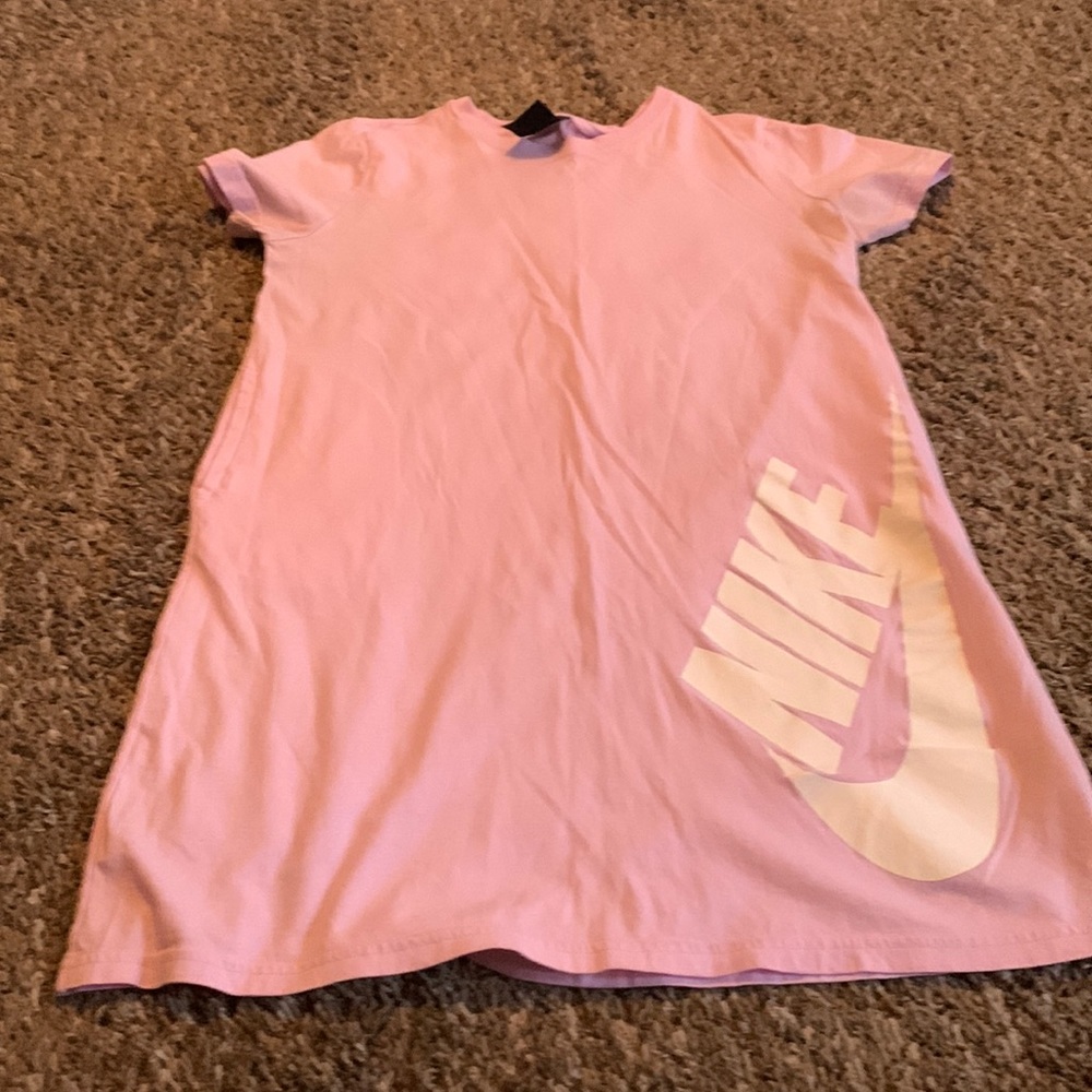 This is a Nike dresses been worn once size XL